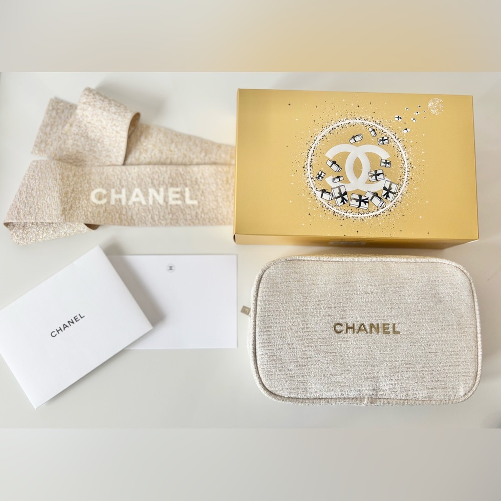 CHANEL Holiday Gift Set ON-THE-GO MOISTURE with White Pouch NIB